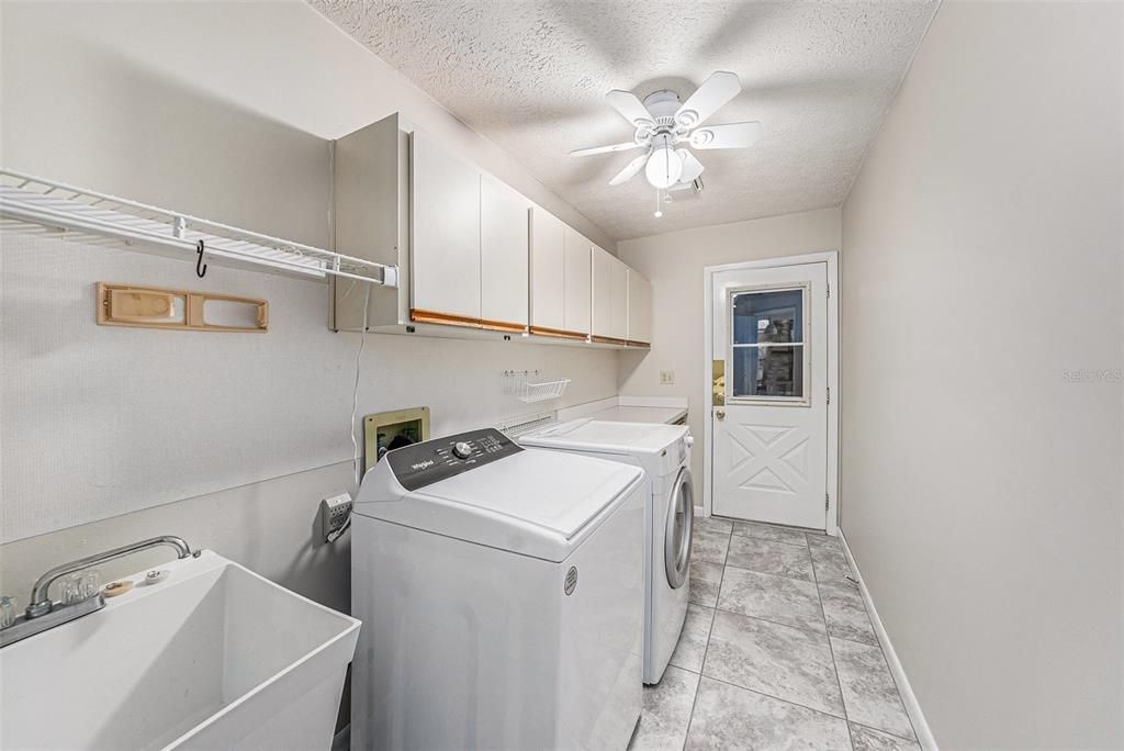 Под контрактом: $450,000 (4 спален, 3 ванн, 2657 Квадратных фут)