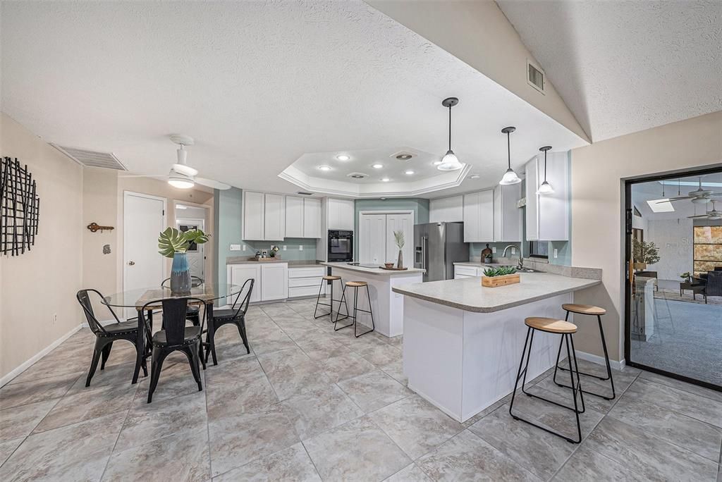 Под контрактом: $450,000 (4 спален, 3 ванн, 2657 Квадратных фут)