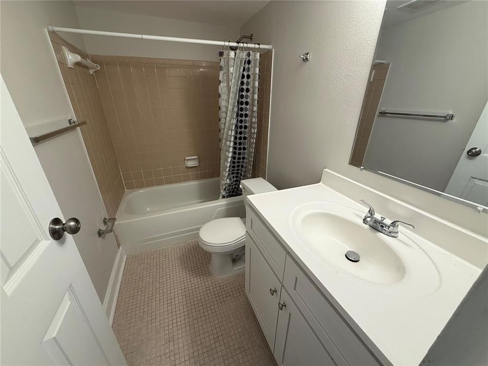 For Sale: $114,900 (1 beds, 1 baths, 747 Square Feet)