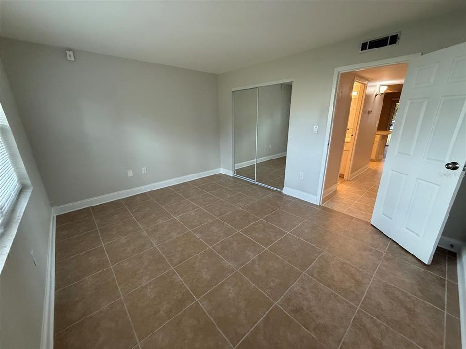 For Sale: $114,900 (1 beds, 1 baths, 747 Square Feet)