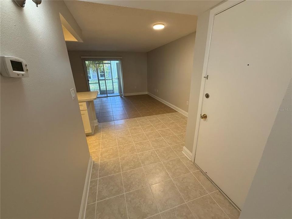 For Sale: $114,900 (1 beds, 1 baths, 747 Square Feet)