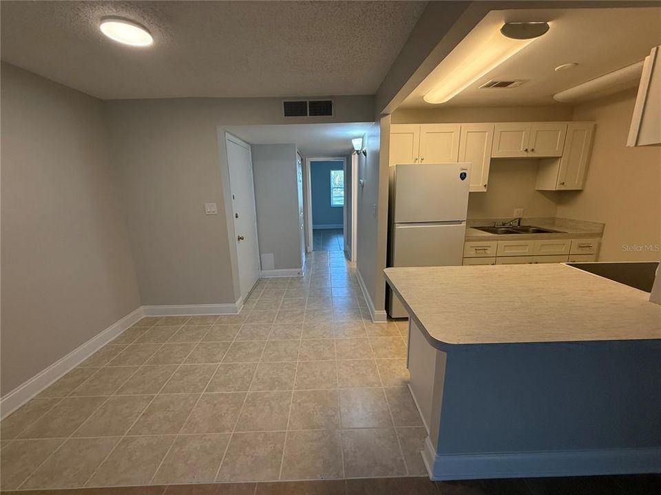 For Sale: $114,900 (1 beds, 1 baths, 747 Square Feet)
