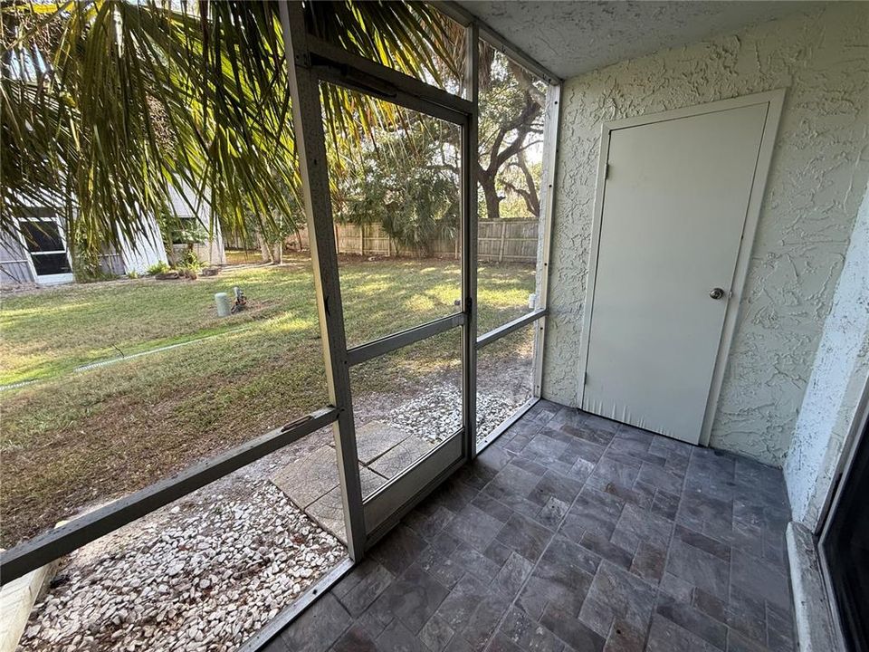 For Sale: $114,900 (1 beds, 1 baths, 747 Square Feet)