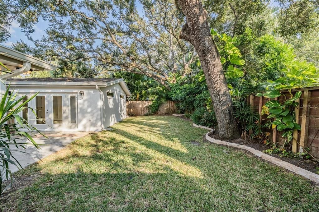 Active With Contract: $750,000 (3 beds, 2 baths, 1549 Square Feet)