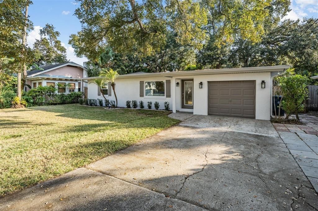 Active With Contract: $750,000 (3 beds, 2 baths, 1549 Square Feet)