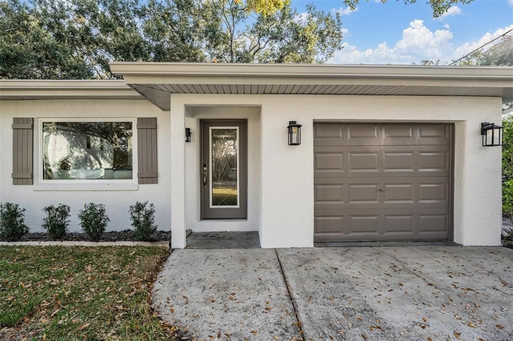 Active With Contract: $750,000 (3 beds, 2 baths, 1549 Square Feet)