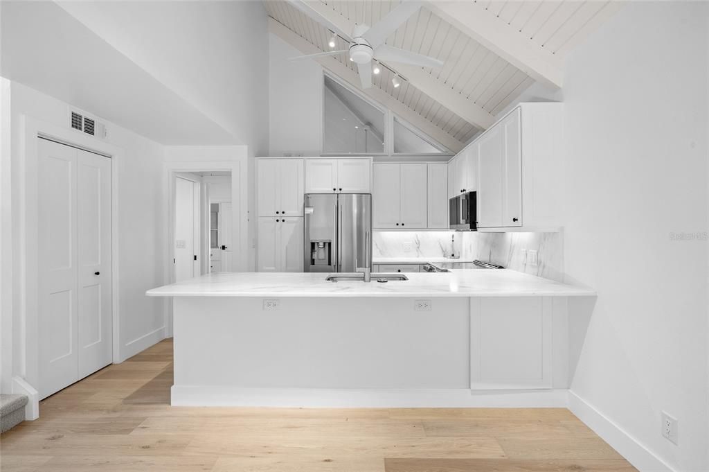 待售: $2,495,000 (3 贝兹, 3 浴室, 1640 平方英尺)