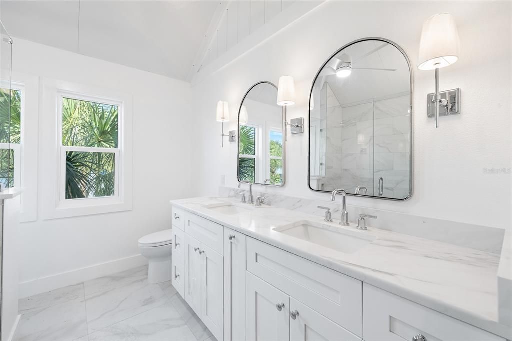 待售: $2,495,000 (3 贝兹, 3 浴室, 1640 平方英尺)