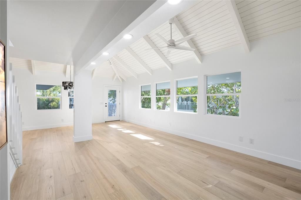 待售: $2,495,000 (3 贝兹, 3 浴室, 1640 平方英尺)