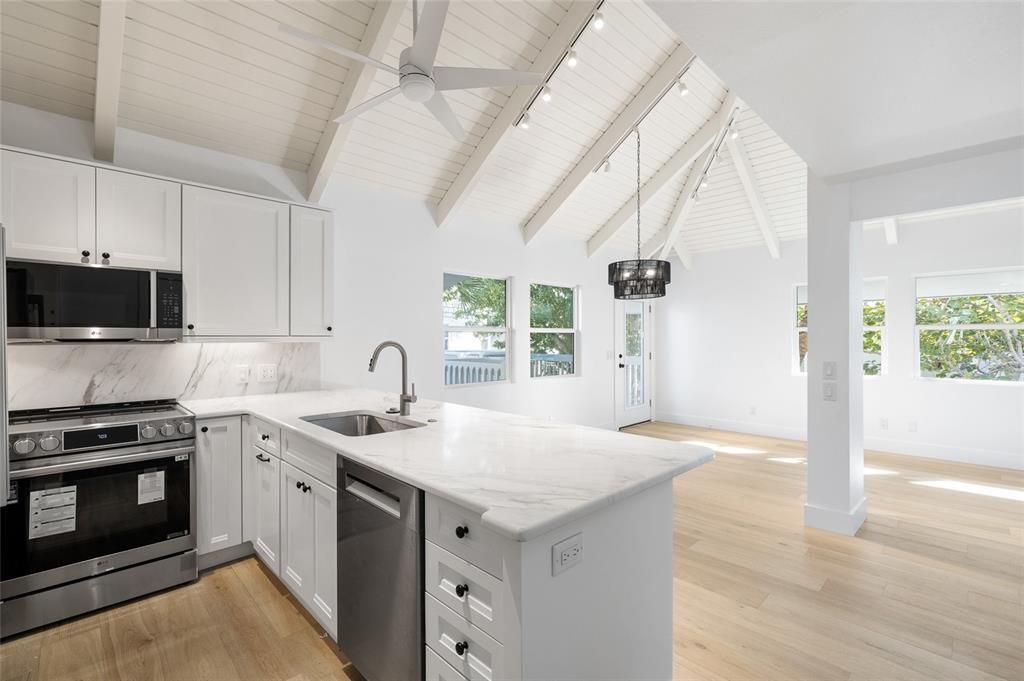 待售: $2,495,000 (3 贝兹, 3 浴室, 1640 平方英尺)