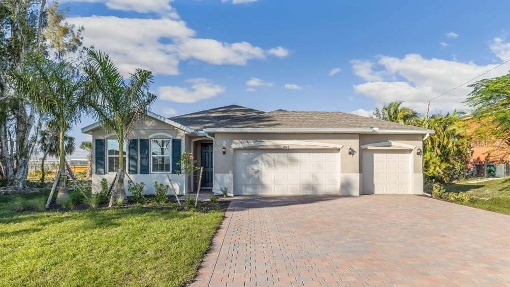 For Sale: $369,999 (4 beds, 2 baths, 2034 Square Feet)
