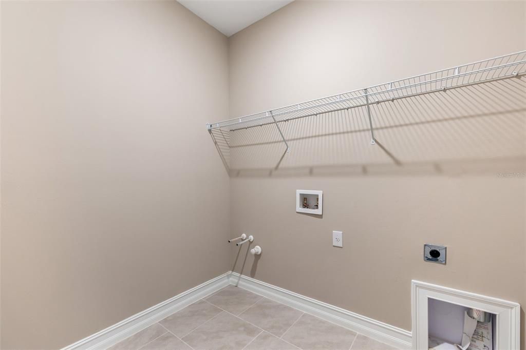 For Sale: $369,999 (4 beds, 2 baths, 2034 Square Feet)