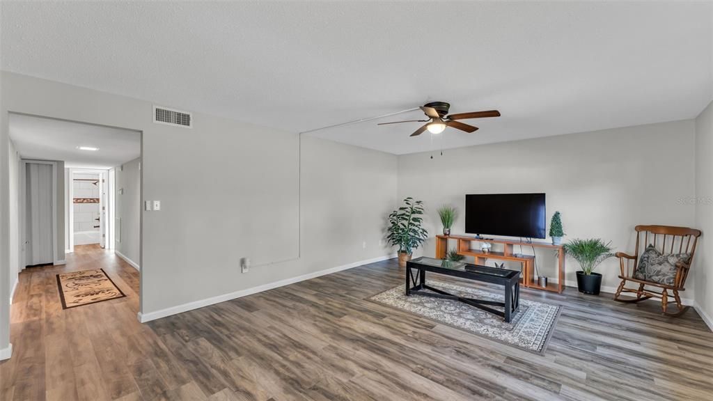 For Sale: $167,500 (2 beds, 2 baths, 1192 Square Feet)