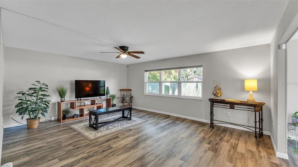 For Sale: $167,500 (2 beds, 2 baths, 1192 Square Feet)