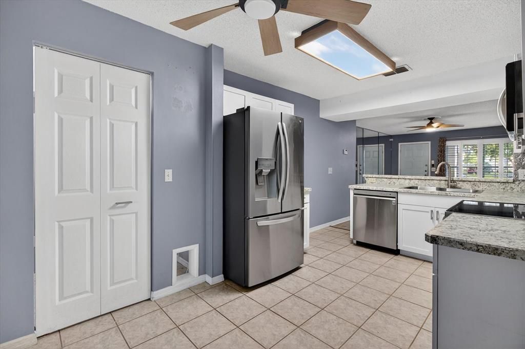 For Sale: $135,000 (2 beds, 1 baths, 925 Square Feet)