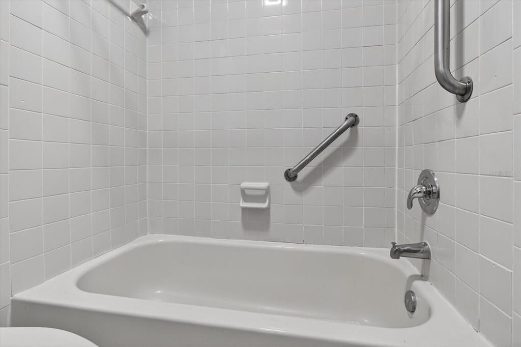 For Sale: $135,000 (2 beds, 1 baths, 925 Square Feet)