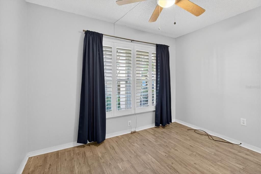 For Sale: $135,000 (2 beds, 1 baths, 925 Square Feet)