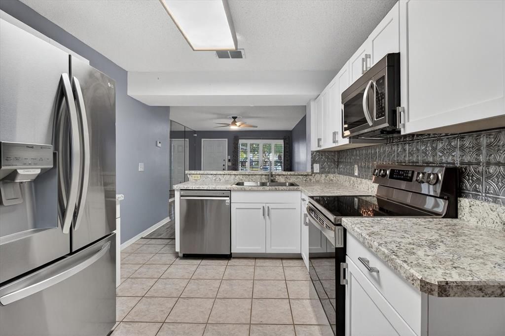 For Sale: $135,000 (2 beds, 1 baths, 925 Square Feet)