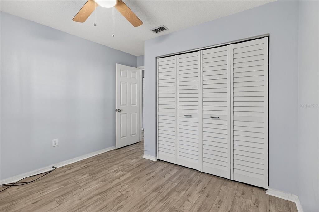 For Sale: $135,000 (2 beds, 1 baths, 925 Square Feet)