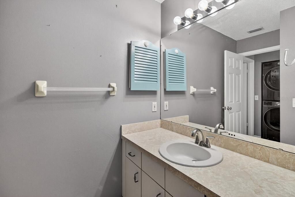 For Sale: $135,000 (2 beds, 1 baths, 925 Square Feet)