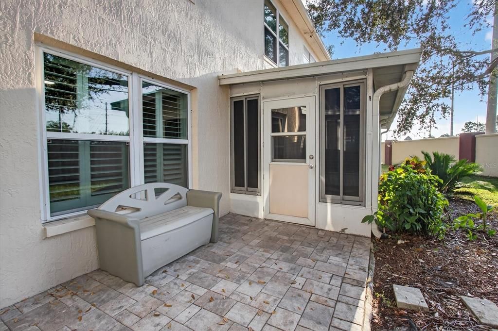 For Sale: $135,000 (2 beds, 1 baths, 925 Square Feet)