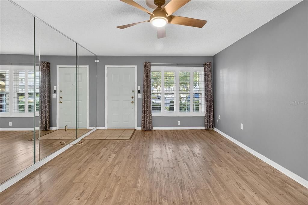 For Sale: $135,000 (2 beds, 1 baths, 925 Square Feet)