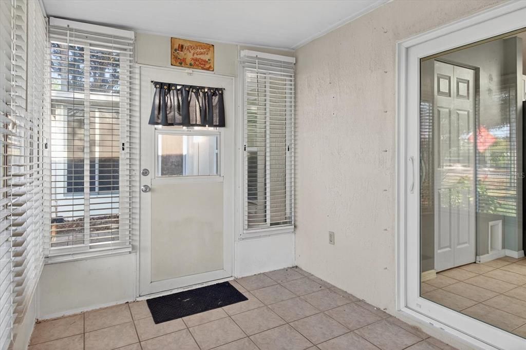 For Sale: $135,000 (2 beds, 1 baths, 925 Square Feet)