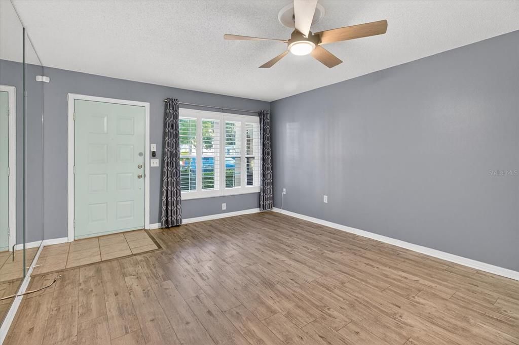 For Sale: $135,000 (2 beds, 1 baths, 925 Square Feet)