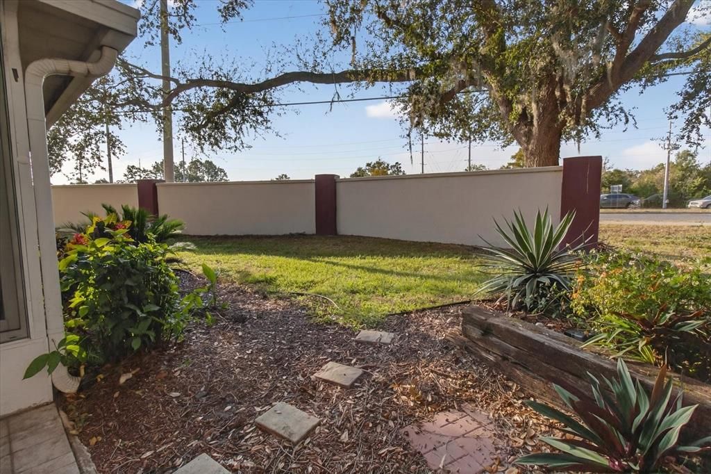 For Sale: $135,000 (2 beds, 1 baths, 925 Square Feet)