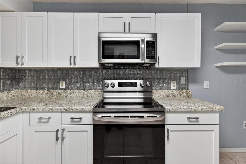 For Sale: $135,000 (2 beds, 1 baths, 925 Square Feet)