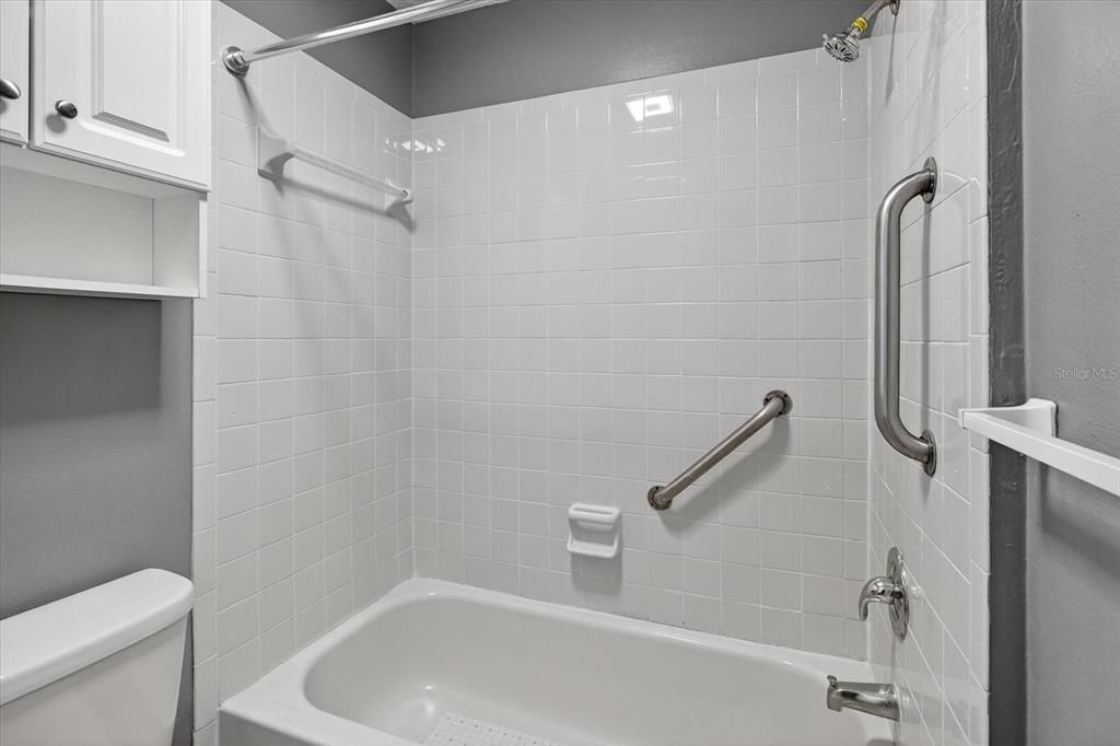 For Sale: $135,000 (2 beds, 1 baths, 925 Square Feet)