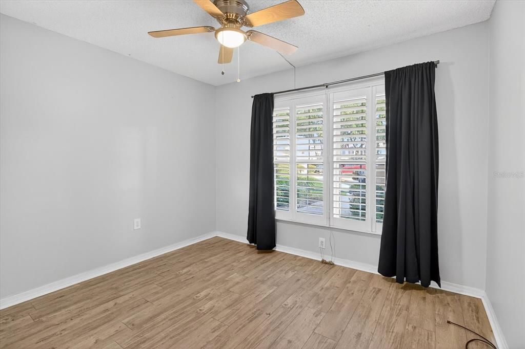 For Sale: $135,000 (2 beds, 1 baths, 925 Square Feet)