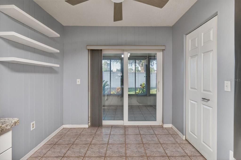 For Sale: $135,000 (2 beds, 1 baths, 925 Square Feet)