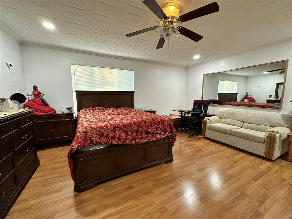 For Sale: $349,990 (4 beds, 2 baths, 2763 Square Feet)