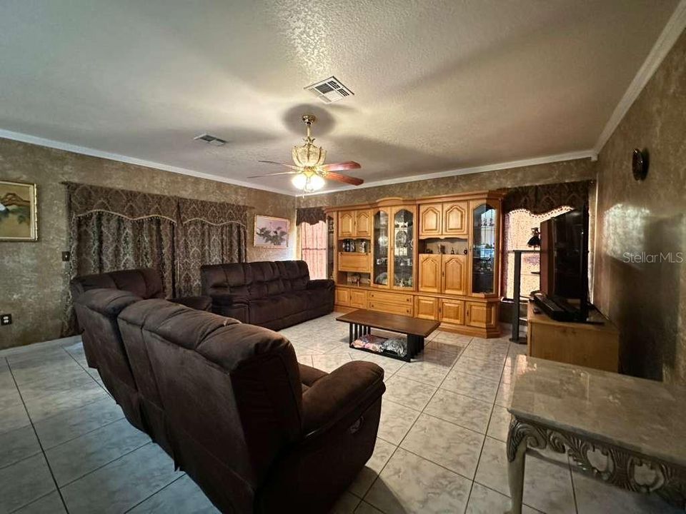 For Sale: $349,990 (4 beds, 2 baths, 2763 Square Feet)