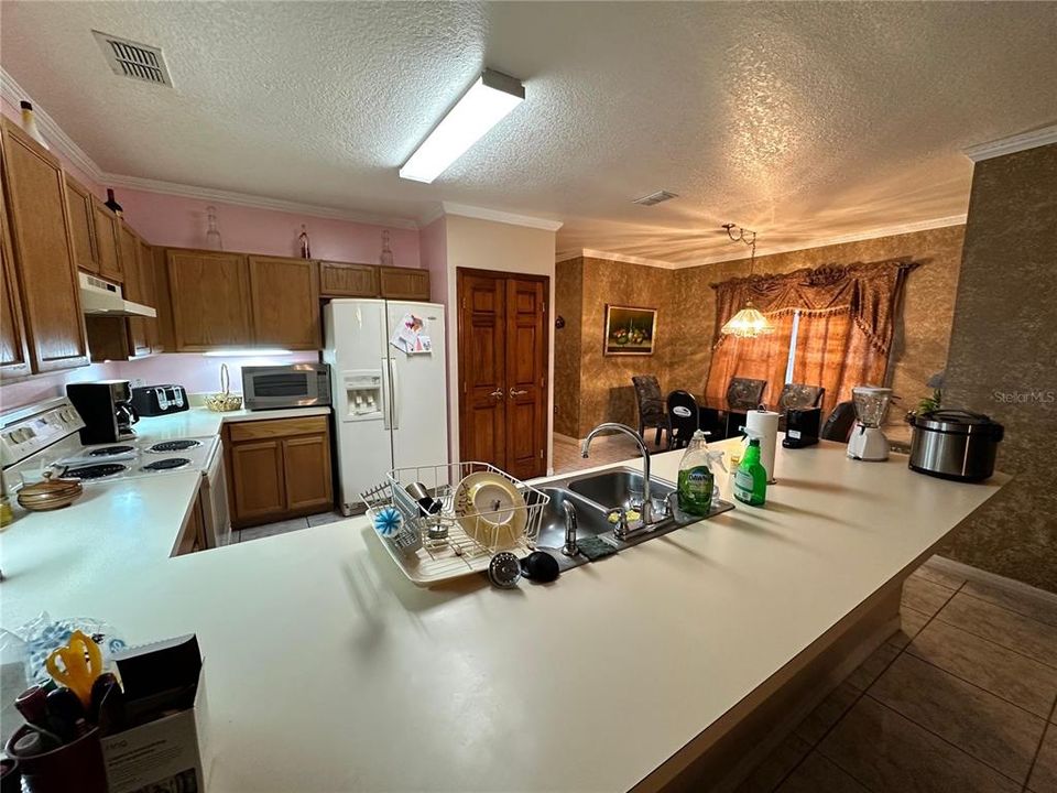 For Sale: $349,990 (4 beds, 2 baths, 2763 Square Feet)