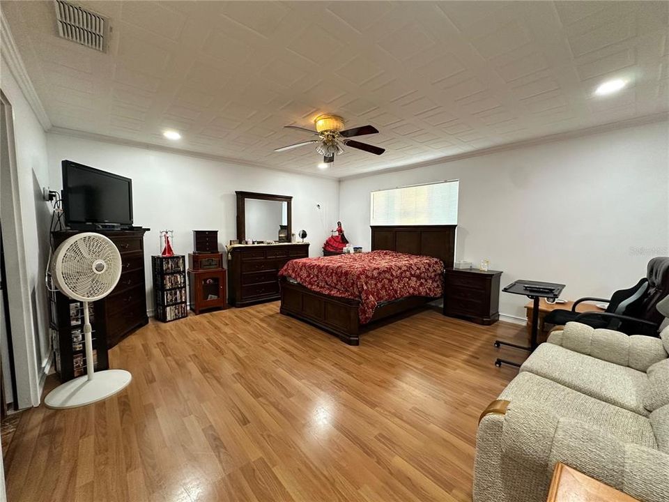 For Sale: $349,990 (4 beds, 2 baths, 2763 Square Feet)