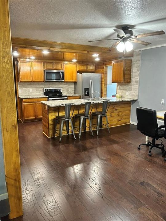 待售: $220,000 (3 贝兹, 2 浴室, 1360 平方英尺)