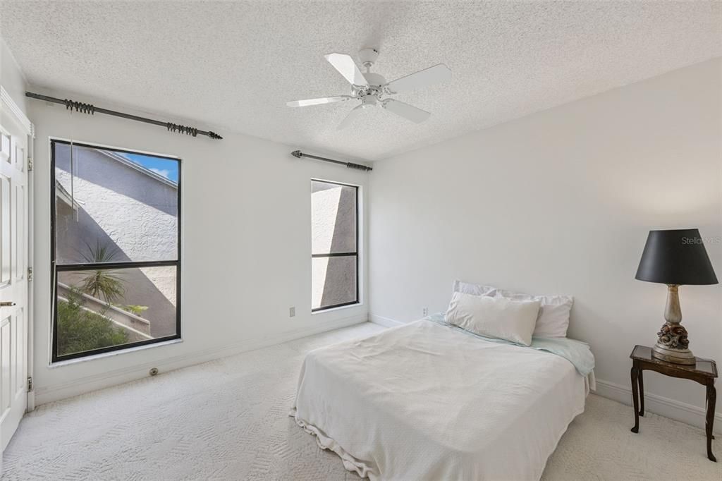 出租: $2,250 (2 贝兹, 3 浴室, 1760 平方英尺)