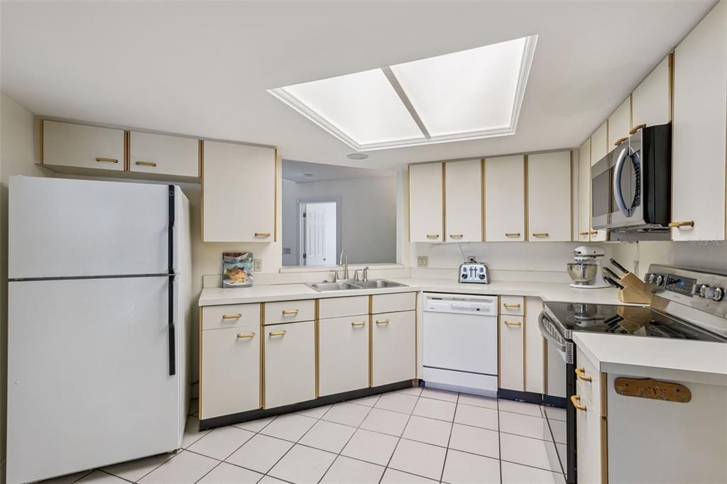 出租: $2,250 (2 贝兹, 3 浴室, 1760 平方英尺)