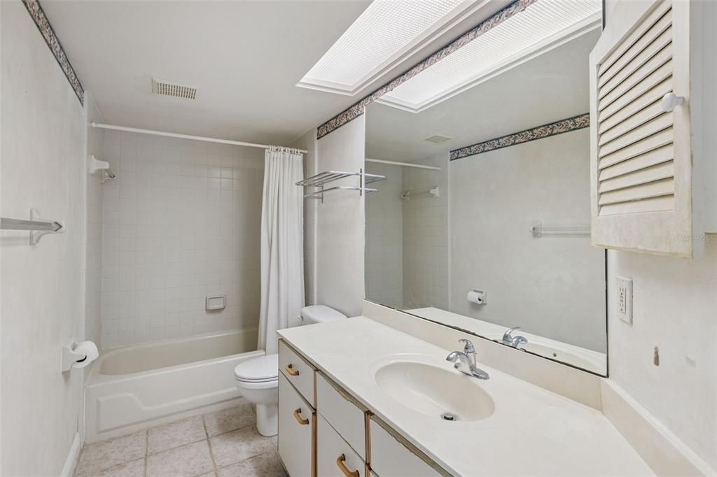 出租: $2,250 (2 贝兹, 3 浴室, 1760 平方英尺)