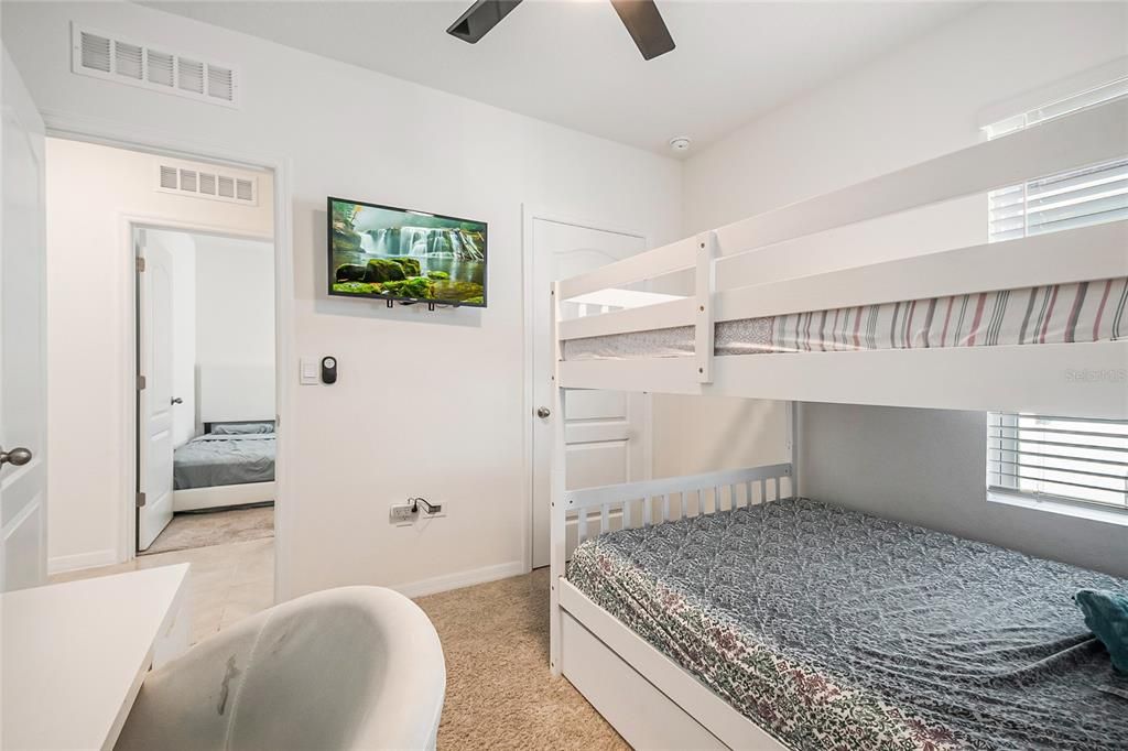 For Sale: $380,000 (3 beds, 2 baths, 1516 Square Feet)