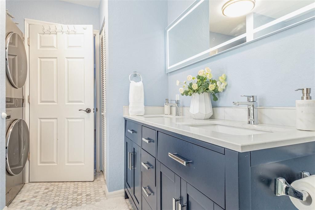 For Sale: $315,000 (1 beds, 1 baths, 864 Square Feet)