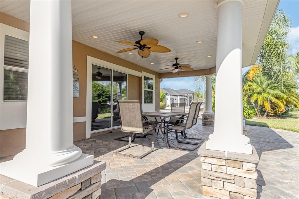 For Sale: $315,000 (1 beds, 1 baths, 864 Square Feet)