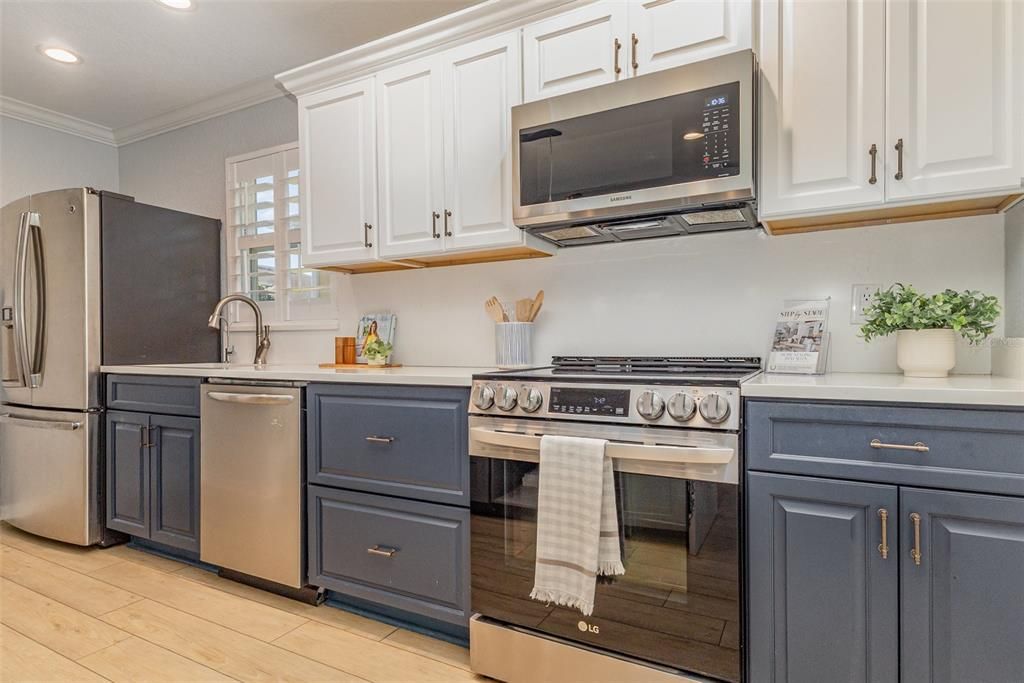 For Sale: $315,000 (1 beds, 1 baths, 864 Square Feet)