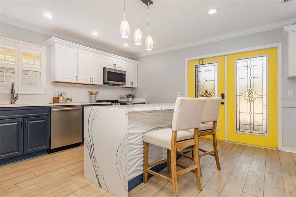 For Sale: $315,000 (1 beds, 1 baths, 864 Square Feet)