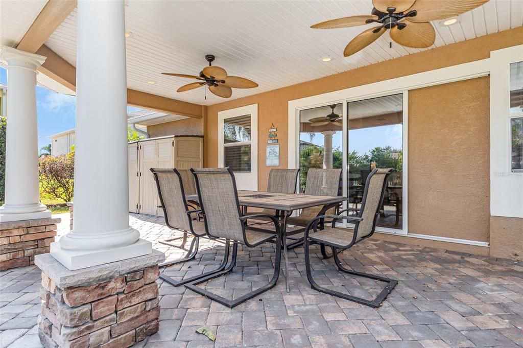 For Sale: $315,000 (1 beds, 1 baths, 864 Square Feet)