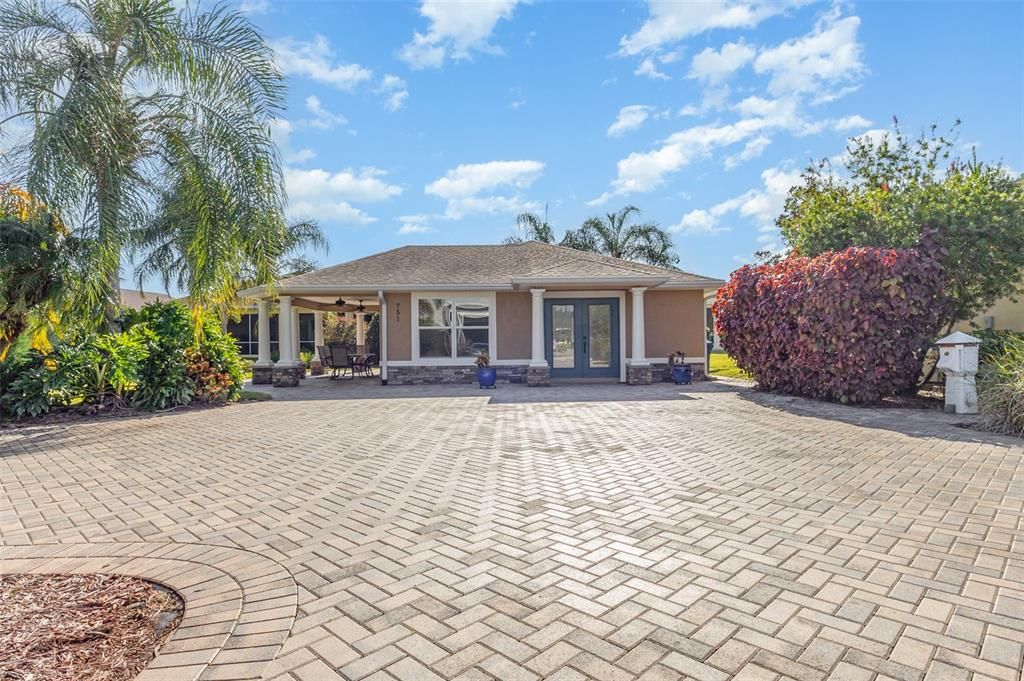 For Sale: $315,000 (1 beds, 1 baths, 864 Square Feet)