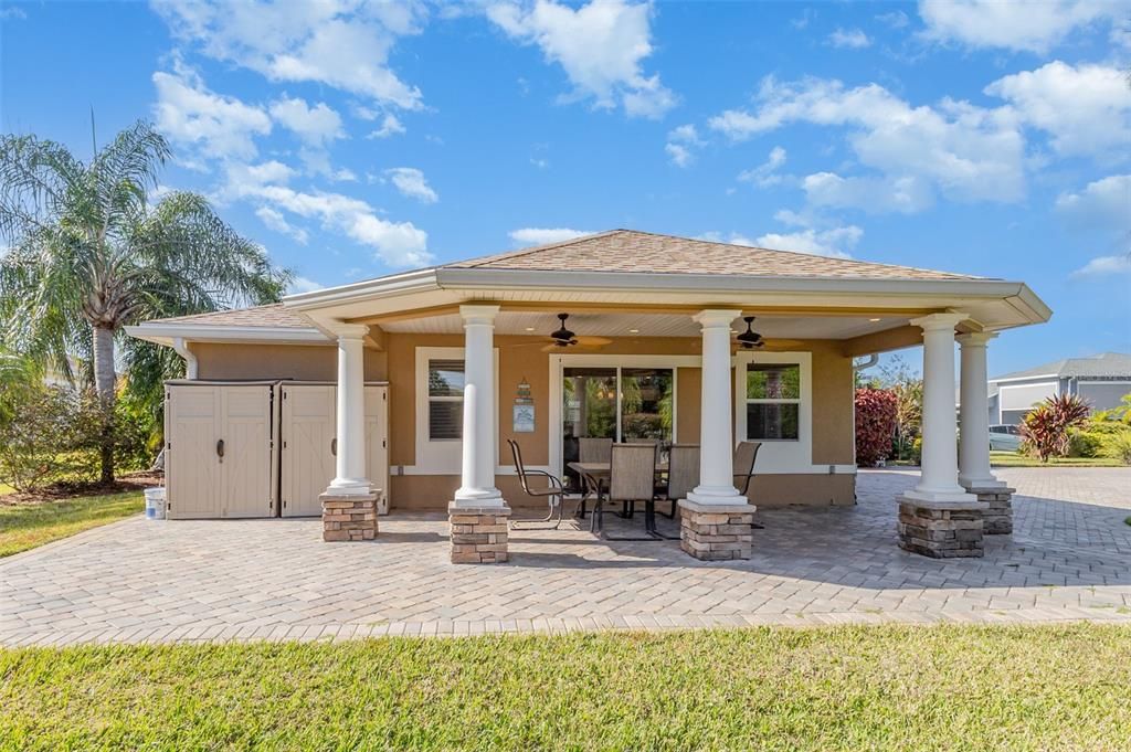 For Sale: $315,000 (1 beds, 1 baths, 864 Square Feet)