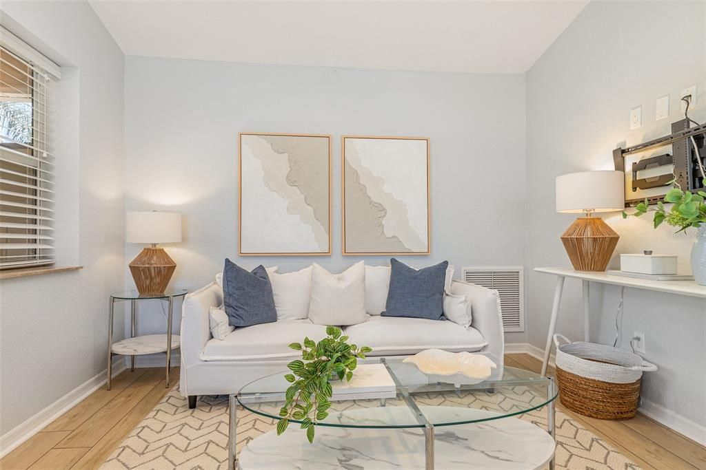 For Sale: $315,000 (1 beds, 1 baths, 864 Square Feet)